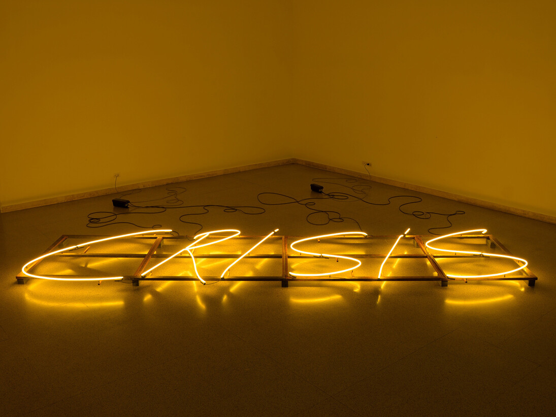 Nasan Tur, Crisis, 2014, Neon, transformers, steel, electric cables 170 x 600 cm / (66⅞ x 236¼ in) Edition 1 of 3 + 1 AP, Image courtesy of the artist and Blain|Southern. Photo: Nasan Tur, 2015