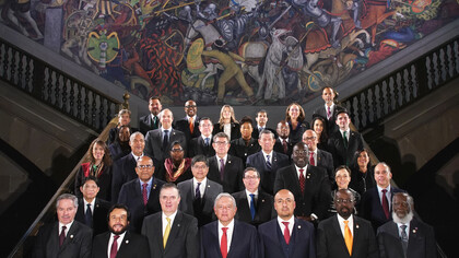 Andrés Manuel López Obrador junto con representantes de 29 países y organismos regionales tras haber asumido la presidencia de la CELAC, México, 2020