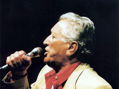 Narciso Parigi durante un'esibizione