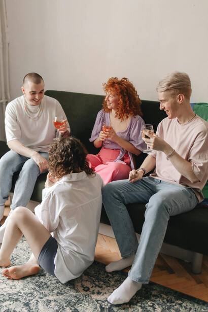 En Azogues, Ecuador, el inicio del consumo de alcohol entre adolescentes se sitúa entre los 14 y 15 años, convirtiéndose en una práctica transgeneracional