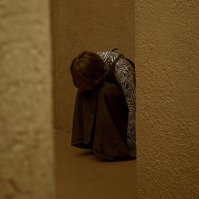 Se il paradosso è un enigma teorico, il doppio vincolo è la sua traduzione pratica nelle relazioni quotidiane