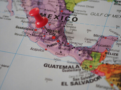 La región latinoamericana presenta más de 430 grupos criminales activos, de los cuales poco más del 60% son cárteles o pandillas operando con estructuras empresariales y fuertes alianzas internacionales