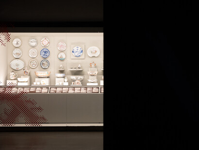Chinese export porcelain. Former Cunha Alves Collection, exhibition view. Courtesy of Fundação Oriente