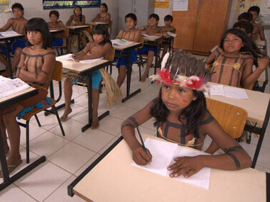 Sala de aula na cidade de Palmas, Tocantins, região Norte do Brasil, recebe alunos indígenas de diferentes etnias. Foto de Gustavo Sá