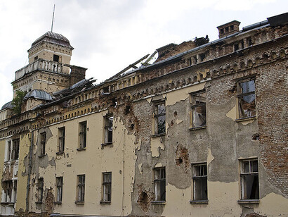 Cuartel Jajce de Sarajevo, devastado por la guerra de Bosnia