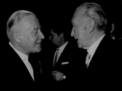 Adenauer (derecha) con Franz Thedieck