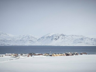 Svalbard. Il sito di perforazione di Holtedahlfonna si trova su un “ice field”, ovvero un’interconnessione di più ghiacciai, relativamente accessibile nell'arcipelago, grazie alla sua vicinanza a Ny-Ålesund, la stazione di ricerca più settentrionale del mondo, attiva tutto l'anno