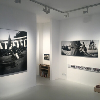 Nah ist das Land, das sie das Leben nennen. Courtesy of Galerie Peter Sillem