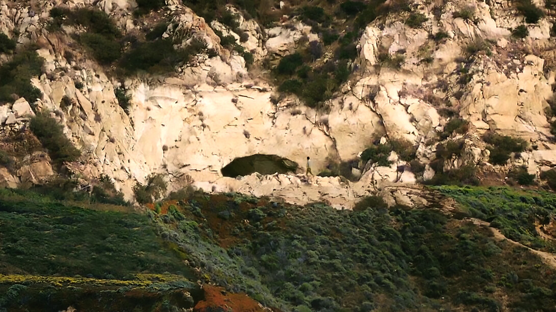 Blombos Cave is a well-known archaeological site located in the Blombos Private Nature Reserve, approximately 300 km east of Cape Town on South Africa’s Southern Cape coast. Its deposits span the Middle Stone Age (c. 100,000–70,000 BP) and the Late Stone Age (2,000–300 BP)