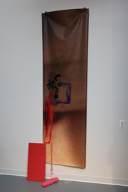 Jessica Stockholder, Palpable Glyphic Rapture, 2014, Vinyl photographic poster, yarn, stone, acrylic paint, plastic attachments, rivets, black tape, 106.5 x 39.5 x 10 cm, Courtesy of the artist and Galerie Nathalie Obadia, Paris/Bruxelles