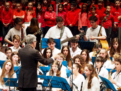 L'orchestra dei giovani della Scuola media Don Minzoni coordinata dal prof. Franco Emaldi - Foto di Vittorio Nava