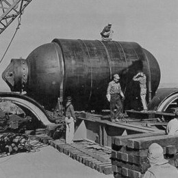 Jumbo, um cilindro de aço de 214 toneladas, foi criado para conter a explosão nuclear do primeiro teste atômico, Trinity, em 16 de julho de 1945. Surpreendentemente, ele permaneceu intacto, apesar da poderosa explosão
