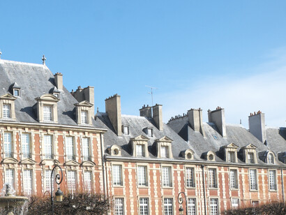 En París entabla gran amistad con Rossini, Paganini (a quien dio clases de guitarra). Plaza de Vosges (Plaza Real hasta 1800), Paris, Francia