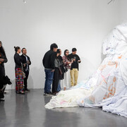 Davartis, A dónde se refugia el temblor, vista de exhibición. Cortesía de la Q Galeria