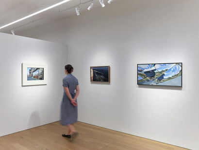Richard Estes, My camera is my sketchbook, exhibition view. Courtesy of Schoelkopf Gallery