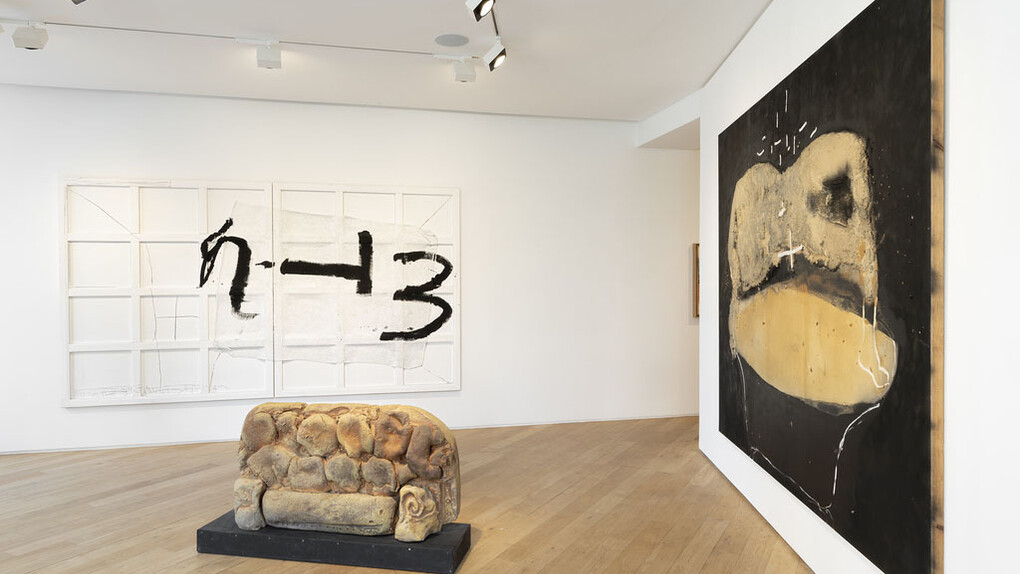 Jannis Kounellis, Arnulf Rainer, Antoni Tàpies. Courtesy of Galerie Lelong
