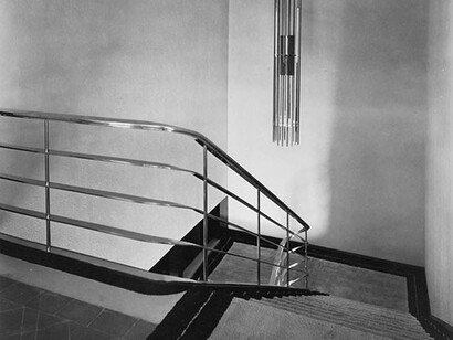 Eckart Muthesius, The staircase of the great hall, 1933. Courtesy of Kiran Nadar Museum of Art