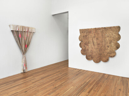 Fredrik Værslev, New curtain bangs, exhibition view. Courtesy of Andrew Kreps Gallery