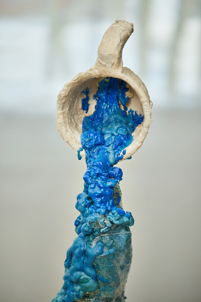 Jill McKnight, Bath Jug (detail), 2021. Chicken wire, Jesmonite, polyurethane foam, pigment. 130 x 55 x 40 cm. Unique. Courtesy of the artist and The Art House Wakefield. Photographer: David Lindsay