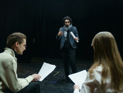 Teatro. Enrico Brignano nel ruolo di protagonista in 'I Sette Re di Roma': una produzione teatrale di grande impatto