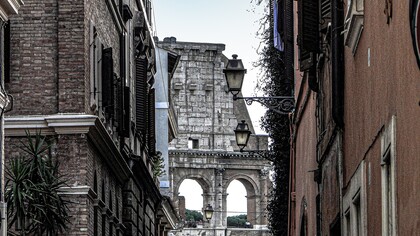 Colosseo, vista da Via del Cardello, foto Marco Migliozzi 