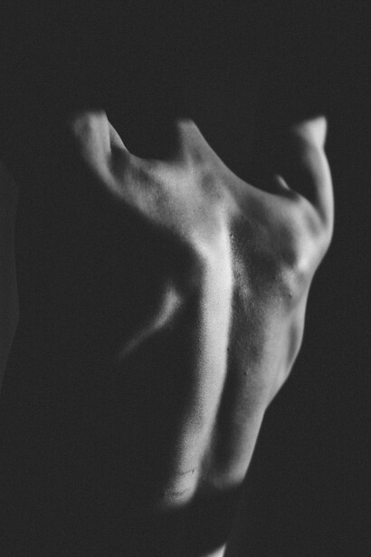 Una persona scrive: apre uno spazio dove potrebbe essere