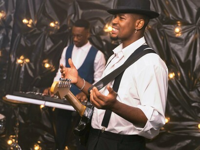 É mais um produto do desassossego, da pandemia, das nítidas memórias da escravatura, da exploração. Chama-se “Vatekile”, o mesmo que “Levaram” em português, uma obra que promove a paz, o amor e o respeito


