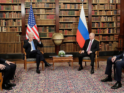 Vladimir Putin engages in discussions with the President of the United States, Joseph Biden, 2021