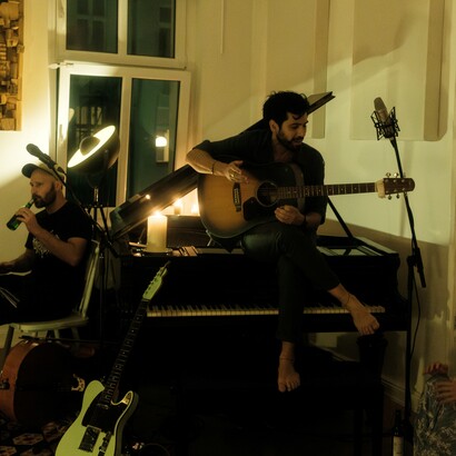 A volte i contesti creativi riuniscono personalità eccentriche e stimolanti in un’energia disordinata ma vitale