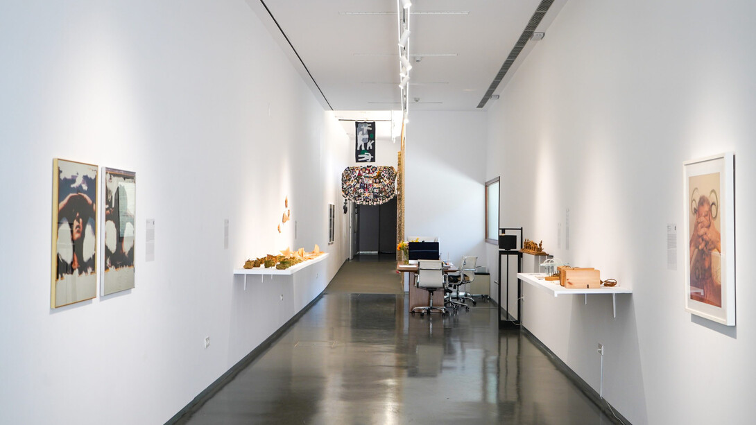 Varios artistas, Corpus. Notas sobre escultura, movimiento y performatividad, vista de exhibición. Cortesía de la galería Alarcón Criado