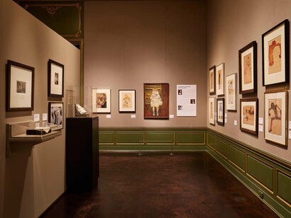 Egon Schiele, Portrait of Dr. Erwin von Graff, exhibition view. Courtesy of Neue Galerie