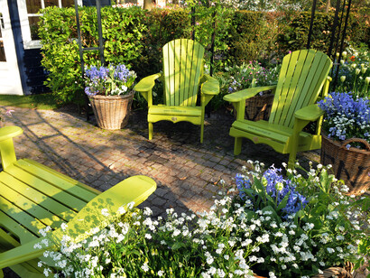 Alcuni dei tanti giardini dimostrativi, molto ricchi di carattere e originalità allestiti nel parco botanico di Keukenhof per offrire ai visitatori spunti e idee di decorazione degli spazi verdi. Foto di Enzo Valenti