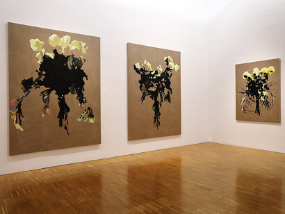 Markus Huemer, Ein fußballfeld muss baumfrei sein, ausstellungsansicht. Mit freundlicher genehmigung der Neuen Galerie Graz