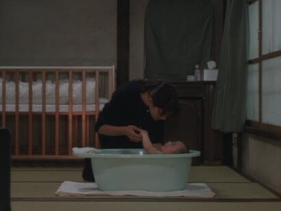 Una scena tratta dal film 'Maborosi - I bagliori dell'anima' (幻の光?, Maboroshi no hikari, lett. "Luce fantasmatica"), 1995, diretto da Hirokazu Kore'eda