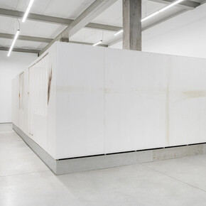 Marcin Dudek, exhibition view of Nest, Harlan Levey Projects, Brussels, 2026. Photo by Shivadas De Schrijver. Courtesy of the artist and Harlan Levey Projects