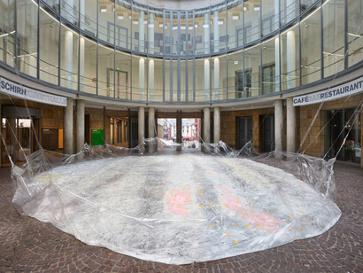 Karla Black. Courtesy of SCHIRN