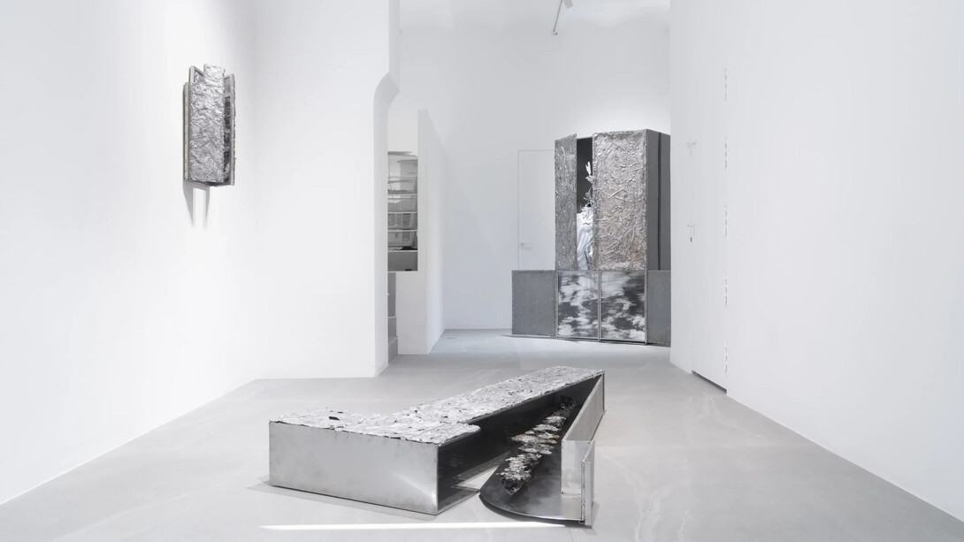 Timsam Harding, Ni de lejos cerca, vista de exhibición. Cortesía de la Galería T20