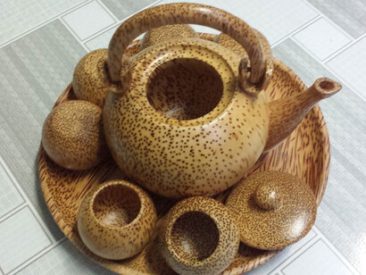 A coconut wood tea set