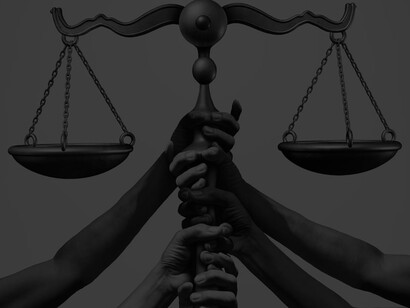 Puede observarse que algunas formas de utilitarismo son potencialmente compatibles con el kantianismo y otras filosofías morales