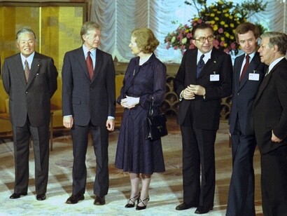 Scatto di gruppo,1979, dei leader mondiali che partecipano al G7 di Tokyo, Giappone (da sinistra a destra): Masayoshi Ohira (JP), Margaret Thatcher (UK), Giulio Andreotti (IT), Joe Clark (CA) e Helmut Schmidt (DE)