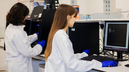 L’intelligenza artificiale sta trasformando lo studio della medicina, offrendo nuovi strumenti per analizzare una quantità sempre maggiore di dati clinici