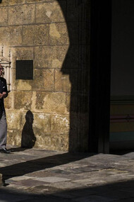 Eusebio Leal Spengler caminando en La Habana Vieja