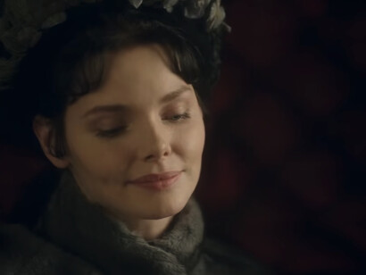 Es oportuno comparar la alegría de los campesinos con la tristeza del propietario de sus tierras, Levin, en *Anna Karenina*, de León Tolstói