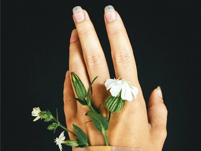 Muitas vezes o que o outro quer mesmo é marcar território, se vingar de sua dor jogando para fora sua raiva, tristeza ou ainda provocar para que algo seja dito ou não dito.  Talvez esteja numa fase de impaciência por motivos variados ou mesmo por insegurança não compreendeu ainda que para se ter autoridade não se necessita de autoritarismo. Que o pilar das relações é uma troca justa, com argumentos de ganha-ganha. Que se é em função do outro



