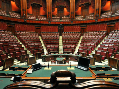 Roma, Palazzo Montecitorio, Camera dei Deputati. “Giochini” di partito, con l’unica finalità del bene del proprio partito, hanno cancellato l’opportunità di portare avanti programmi definiti ed avviati