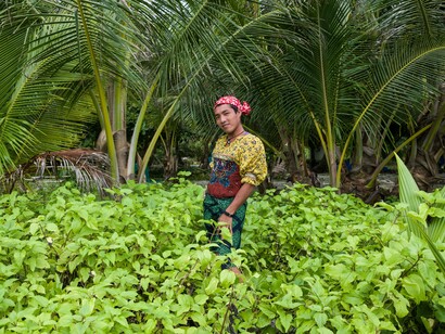 Carlo Bevilacqua, Cheryl Masagandub. Cheryl è originaria di Urgandi, una delle due comunità di Rio Sidra. Nella tradizione della cultura Guna, lungo la costa caraibica di Panama, l’uguaglianza e la fluidità di genere sono valori radicati e rispettati