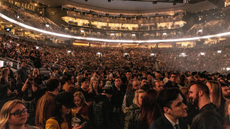 Individuelle Identitäten unter einem kollektiven Zwang