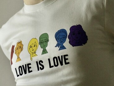Le t-shirt à message permet de défendre la liberté d’aimer