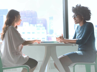 Gran diferencia tanto en la técnica como en el propósito entre un diálogo o un debate