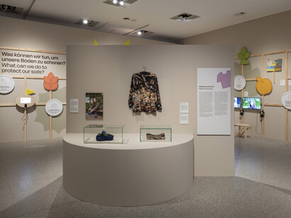 Save land. United for land, Ausstellungsansicht. Mit freundlicher Genehmigung der Bundeskunsthalle